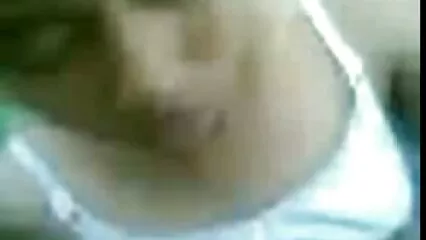 סקס סרטי סקס צפיה ישירה יפה במטבח בבוקר עם אפרוח צעיר בהיר שיער.