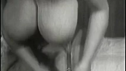 הקירח מזיין סרטי סקס צפיה ישירה חינם את ישבנה של הילדה כעונש על המכונית השבורה.
