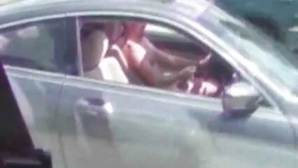 לאחר סקס במטבח, הזוג המודאג הלך סרטוני סקס צפיה ישירה לזיין על הספה.