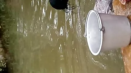 לסבית מלקקת את הכוס של סרטי סקס מלאים לצפיה ישירה ילדה ומתנדנדת עם דילדו, ואז הם מתחלפים.