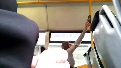 היופי הצעיר אנה טאטו משחקת סרטים כחולים לצפייה ישירה בחינם עם כוס לא מגולח באתר הנופש.