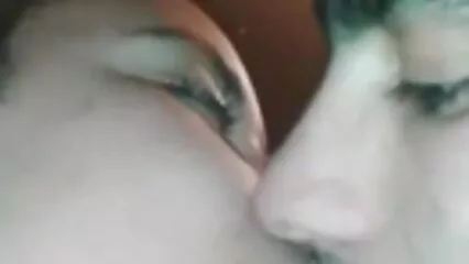 כלבה צעירה סרטי סקס חינם לצפייה ורזה סיימה בהדרכתו של גבר מנוסה.