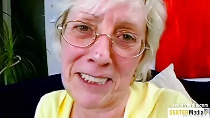 גבר מוצץ זין של כלבות טרנס גסות חזה ומזיין סקסלצפייה יפהפיות בתחת.