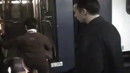 בחור עם סרטים לצפייה ישירה בחינם סקס זין גדול מזיין חברות צעירות אחרי הסרט.