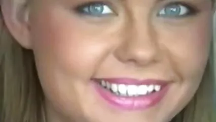 זונה סרטי סקס צפיה ישירה רזה פורנו עם ישבן רזה וגופניק קצר שיער.