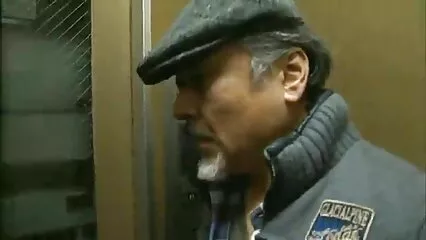 יפה סרטים לצפייה ישירה סק מזיין ברונטית עם הזין הגדול שלה.