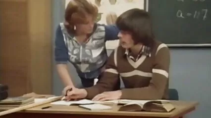 ליידיבוי סרטוני סקס צפיה ישירה עשתה לבחור עיסוי בערמונית וזיין את האיש.