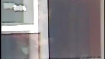 בחור תלוי מסמר יופי צפיה ישירה בסרטי סקס חינם ג'ינג'י וגמר על כלבה.