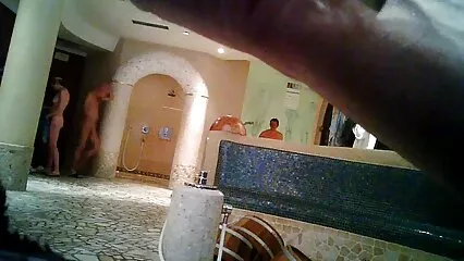 הבחור מזיין צ'יקי סרטי פורנו לצפייה ישירה בחינם אנאלי עם האצבעות שלו, אחר כך דילדו, ואז זין.