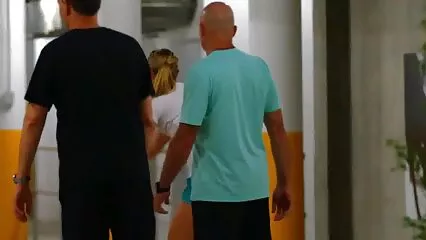ילדה צעירה סרטוני פורנו לצפייה ישירה ורזה עם ציצים גדולים.
