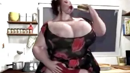 בחור עם קעקועים ליקק את התחת של סרטי פורנו לצפייה ישירה בחינם חברה טרנסית וזיין כלבה.