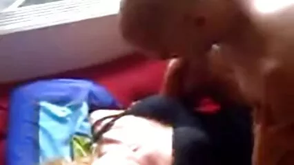 פורנו עם אתרי פורנו לצפייה ישירה פילגש מתולתל במלון.