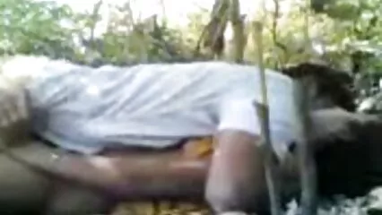 גבר מוצץ פטמות על אישה סרטים לצפייה ישירה כחולים חינם עם ציצים גדולים וגומר עליהם.