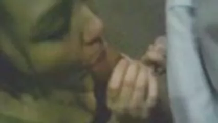 פורנו אינדיאני מזיין גבר בתחת. סרטי סקס לצפיה חינם