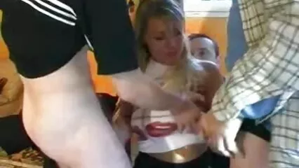 כמה זונות יקרות דפקו בחור סרטי סקס לצפיה חינם ממש בחנות.
