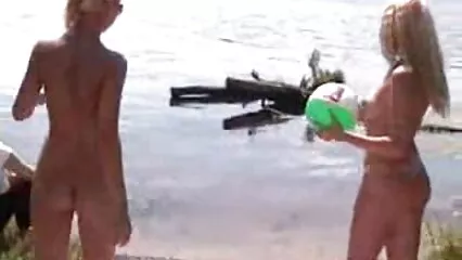 נערת מין צפיה ישירה סרטי סקס יפה עם חזה נהדר.