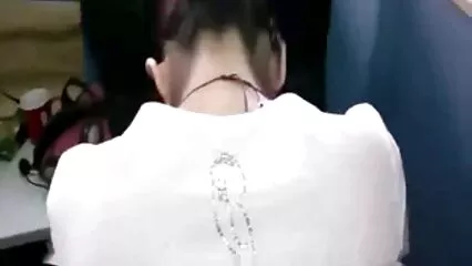 טרנסווסט בלונדינית מנוסה עם תלתלים נותן מציצה סרטי סקס צפיה ישירה ואוהב אנאלי.
