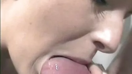 פיקפר הביא אישה סרטי סקס צפיה ישירה חינם עם גרביים אדומים לאמבטיה וזיין בשביל כסף.