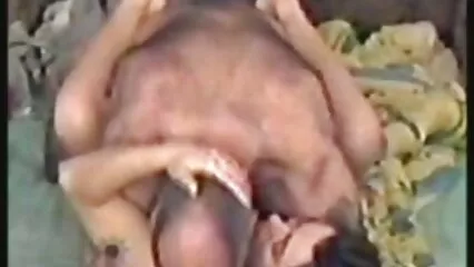 אגרוף לסביות מיופי עירום אחד עבור הזונה העירומה השנייה. מצלמות סקס צפייה ישירה חינם