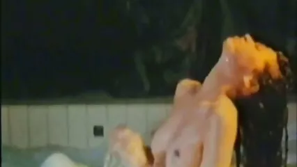 דיק שם זונה לבנה על זין, שמצצה סרטים לצפייה ישירה פורנו אותו קצת.
