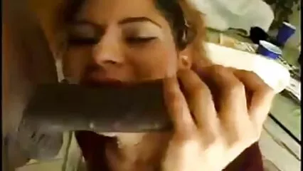 הבחור דפק שתי חברות סקסיות והביא את הפרשים לאורגזמה. פורנו נשים מבוגרות מוצצות לצפיה חינם