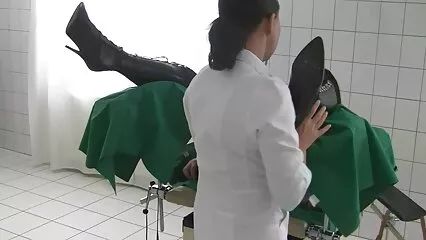 פיקפר הוריד זונה חמודה וזיין סקס לצפייה חינם על מיטה מקומטת.