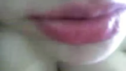 אישה פולנייה מספקת את עצמה ומתיזה רטובה מספר אתרי פורנו לצפייה ישירה פעמים.